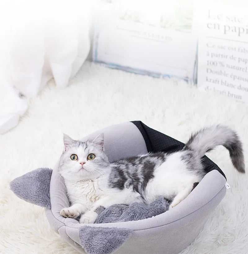 Winter Cat Bed – Cozy and Comfortable Nest with Inner Mat and Cave for Small and Medium Cats
