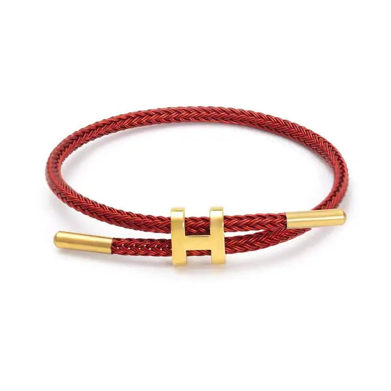 Pulsera trenzada ajustable con dije de acero inoxidable – Joya elegante y apilable para mujer