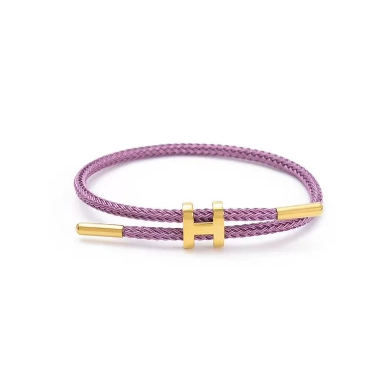 Pulsera trenzada ajustable con dije de acero inoxidable – Joya elegante y apilable para mujer