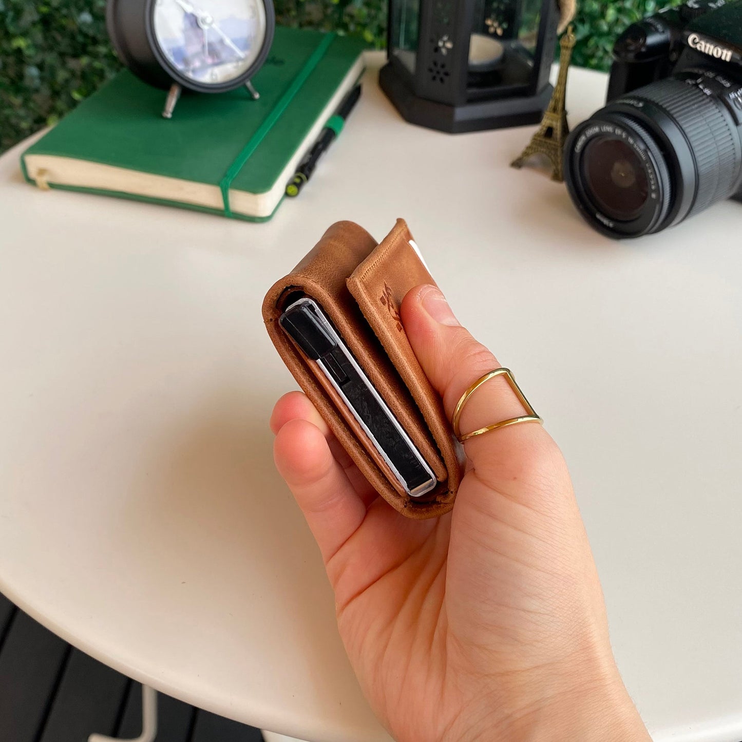 Pescol – Portafoglio / Porta carte in Vera Pelle con Protezione RFID, Pop-Up e Design Elegante