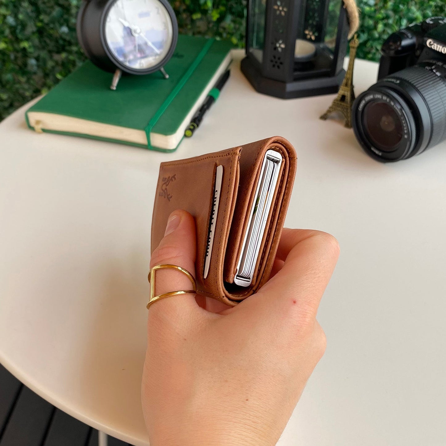 Pescol – Portafoglio / Porta carte in Vera Pelle con Protezione RFID, Pop-Up e Design Elegante